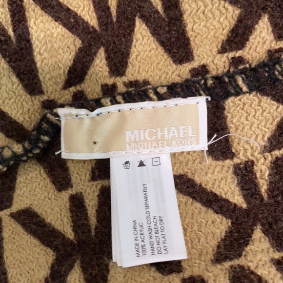 Michael Kors Infinity Scarf - Picture 4 of 5